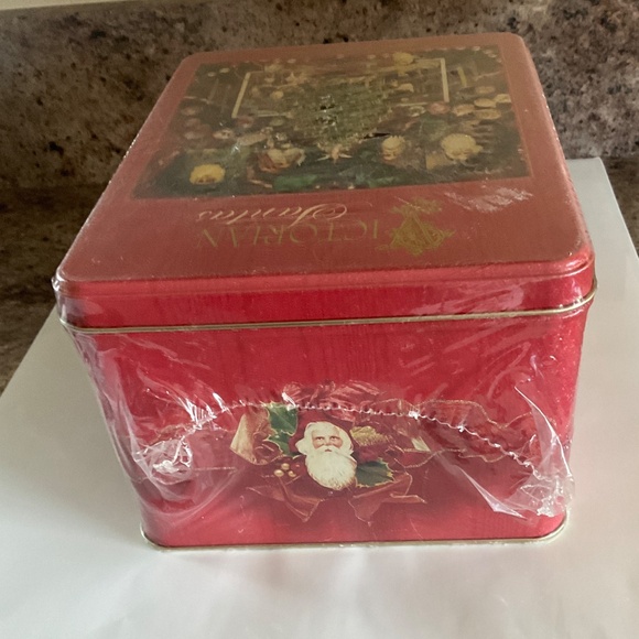 Hallmark Victorian Santas 1995 Second In A Series Sealed Collectible Tin - Picture 4 of 11